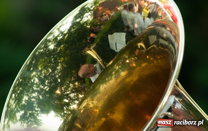 Zdjęcie w galerii na portalu naszraciborz.pl: Jest grochówka, kawa i ciasto - nie warto wyjeżdżać na miasto. I od wielkiego święta - zagrała orkiestra dęta wiadomości z regionu