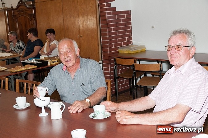 Zdjęcie w galerii na portalu naszraciborz.pl: Jest grochówka, kawa i ciasto - nie warto wyjeżdżać na miasto. I od wielkiego święta - zagrała orkiestra dęta wiadomości z regionu