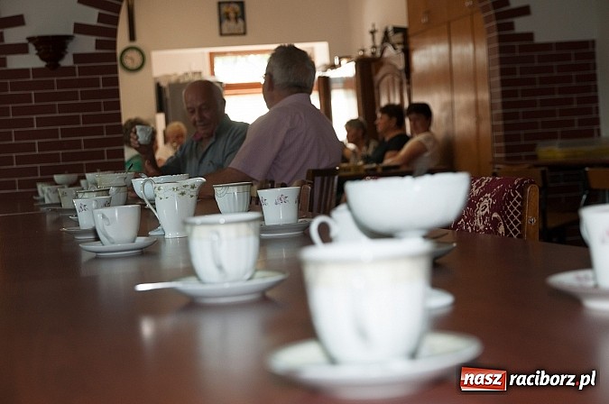 Zdjęcie w galerii na portalu naszraciborz.pl: Jest grochówka, kawa i ciasto - nie warto wyjeżdżać na miasto. I od wielkiego święta - zagrała orkiestra dęta wiadomości z regionu