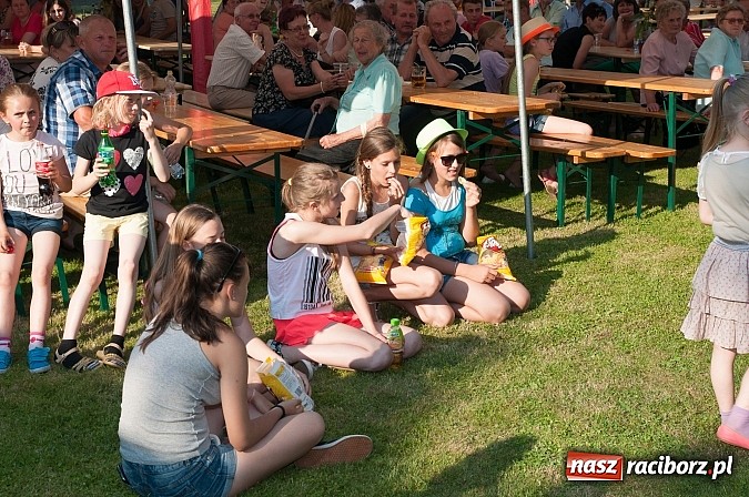 Zdjęcie w galerii na portalu naszraciborz.pl: Jest grochówka, kawa i ciasto - nie warto wyjeżdżać na miasto. I od wielkiego święta - zagrała orkiestra dęta wiadomości z regionu