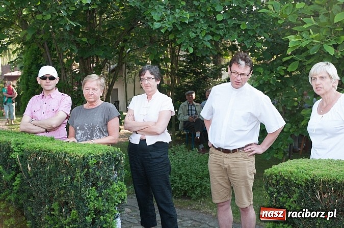 Zdjęcie w galerii na portalu naszraciborz.pl: Jest grochówka, kawa i ciasto - nie warto wyjeżdżać na miasto. I od wielkiego święta - zagrała orkiestra dęta wiadomości z regionu