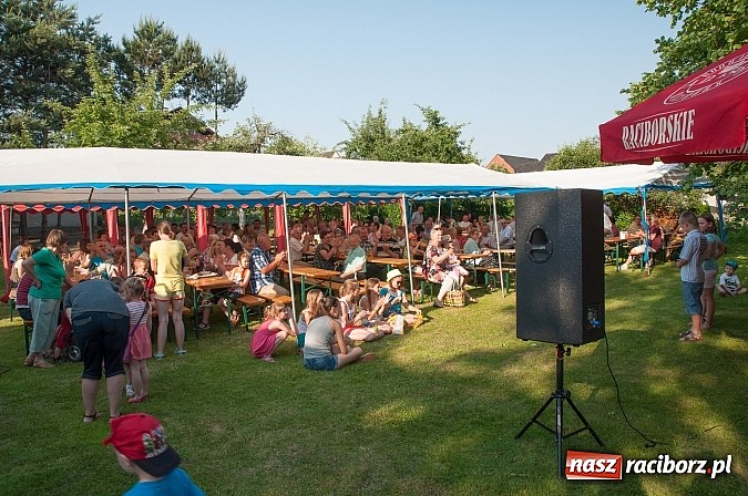 Zdjęcie w galerii na portalu naszraciborz.pl: Jest grochówka, kawa i ciasto - nie warto wyjeżdżać na miasto. I od wielkiego święta - zagrała orkiestra dęta wiadomości z regionu