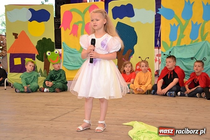 Zdjęcie w galerii na portalu naszraciborz.pl: Czerwony Kapturek, wilk, babcia i gajowy na festynie w Krzyżanowicach  wiadomości z regionu