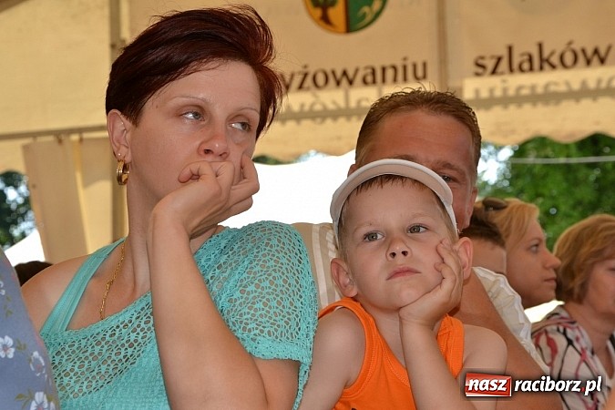 Zdjęcie w galerii na portalu naszraciborz.pl: Czerwony Kapturek, wilk, babcia i gajowy na festynie w Krzyżanowicach  wiadomości z regionu