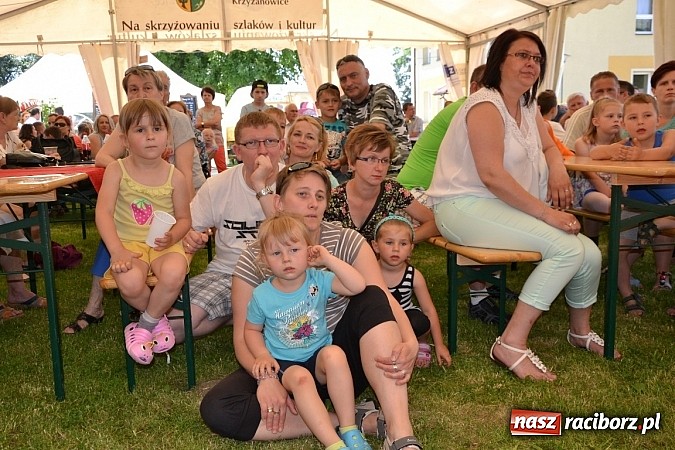 Zdjęcie w galerii na portalu naszraciborz.pl: Czerwony Kapturek, wilk, babcia i gajowy na festynie w Krzyżanowicach  wiadomości z regionu