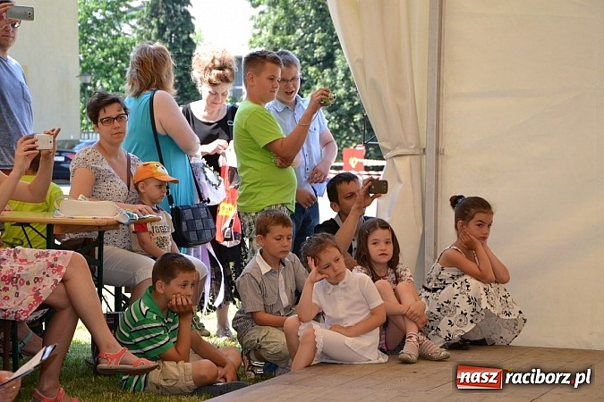 Zdjęcie w galerii na portalu naszraciborz.pl: Czerwony Kapturek, wilk, babcia i gajowy na festynie w Krzyżanowicach  wiadomości z regionu