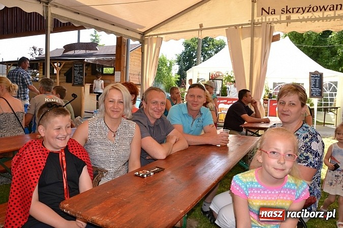 Zdjęcie w galerii na portalu naszraciborz.pl: Czerwony Kapturek, wilk, babcia i gajowy na festynie w Krzyżanowicach  wiadomości z regionu