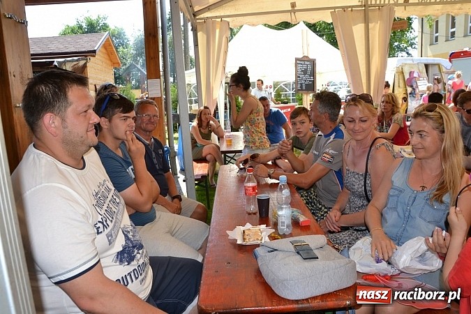 Zdjęcie w galerii na portalu naszraciborz.pl: Czerwony Kapturek, wilk, babcia i gajowy na festynie w Krzyżanowicach  wiadomości z regionu