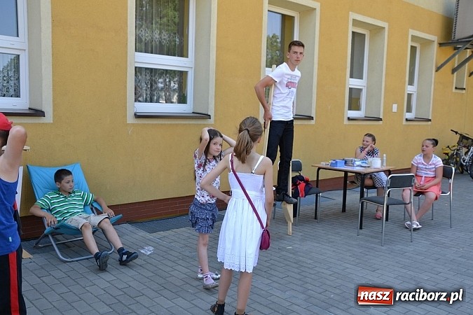 Zdjęcie w galerii na portalu naszraciborz.pl: Czerwony Kapturek, wilk, babcia i gajowy na festynie w Krzyżanowicach  wiadomości z regionu