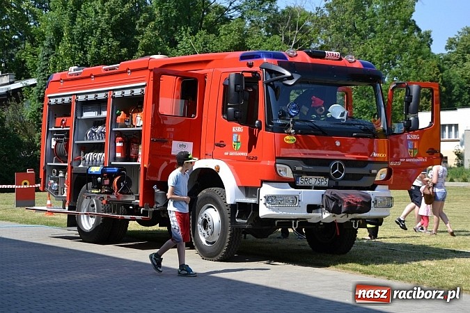 Zdjęcie w galerii na portalu naszraciborz.pl: Czerwony Kapturek, wilk, babcia i gajowy na festynie w Krzyżanowicach  wiadomości z regionu