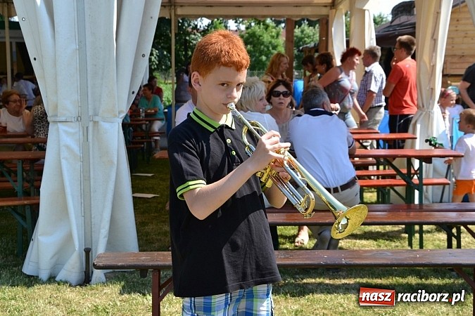 Zdjęcie w galerii na portalu naszraciborz.pl: Czerwony Kapturek, wilk, babcia i gajowy na festynie w Krzyżanowicach  wiadomości z regionu