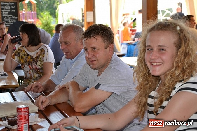 Zdjęcie w galerii na portalu naszraciborz.pl: Czerwony Kapturek, wilk, babcia i gajowy na festynie w Krzyżanowicach  wiadomości z regionu