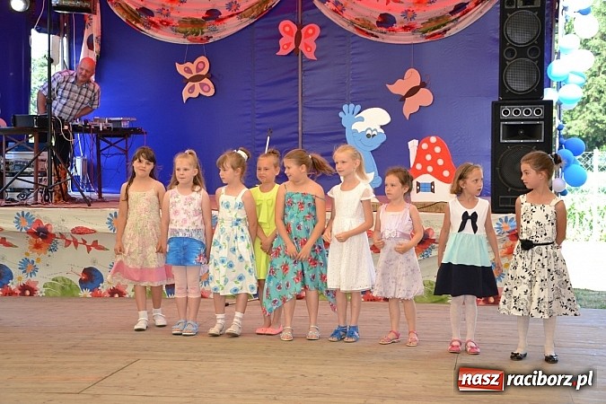 Zdjęcie w galerii na portalu naszraciborz.pl: Czerwony Kapturek, wilk, babcia i gajowy na festynie w Krzyżanowicach  wiadomości z regionu