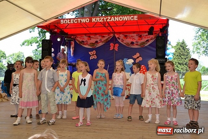 Zdjęcie w galerii na portalu naszraciborz.pl: Czerwony Kapturek, wilk, babcia i gajowy na festynie w Krzyżanowicach  wiadomości z regionu