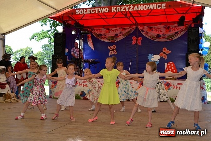 Zdjęcie w galerii na portalu naszraciborz.pl: Czerwony Kapturek, wilk, babcia i gajowy na festynie w Krzyżanowicach  wiadomości z regionu