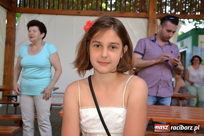 Zdjęcie w galerii na portalu naszraciborz.pl: Czerwony Kapturek, wilk, babcia i gajowy na festynie w Krzyżanowicach  wiadomości z regionu