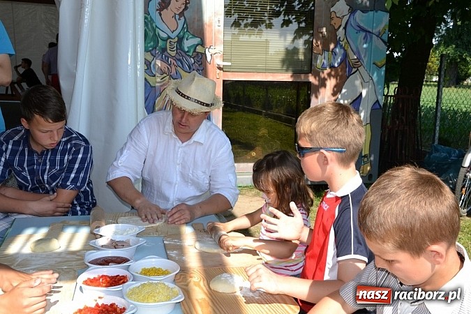 Zdjęcie w galerii na portalu naszraciborz.pl: Czerwony Kapturek, wilk, babcia i gajowy na festynie w Krzyżanowicach  wiadomości z regionu