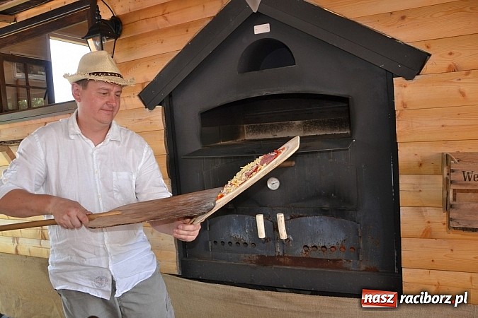 Zdjęcie w galerii na portalu naszraciborz.pl: Czerwony Kapturek, wilk, babcia i gajowy na festynie w Krzyżanowicach  wiadomości z regionu