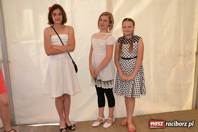 Zdjęcie w galerii na portalu naszraciborz.pl: Czerwony Kapturek, wilk, babcia i gajowy na festynie w Krzyżanowicach  wiadomości z regionu