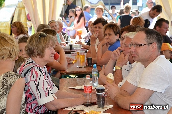 Zdjęcie w galerii na portalu naszraciborz.pl: Czerwony Kapturek, wilk, babcia i gajowy na festynie w Krzyżanowicach  wiadomości z regionu