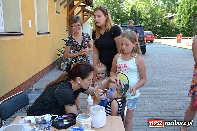 Zdjęcie w galerii na portalu naszraciborz.pl: Czerwony Kapturek, wilk, babcia i gajowy na festynie w Krzyżanowicach  wiadomości z regionu