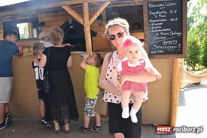 Zdjęcie w galerii na portalu naszraciborz.pl: Czerwony Kapturek, wilk, babcia i gajowy na festynie w Krzyżanowicach  wiadomości z regionu