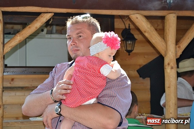 Zdjęcie w galerii na portalu naszraciborz.pl: Czerwony Kapturek, wilk, babcia i gajowy na festynie w Krzyżanowicach  wiadomości z regionu