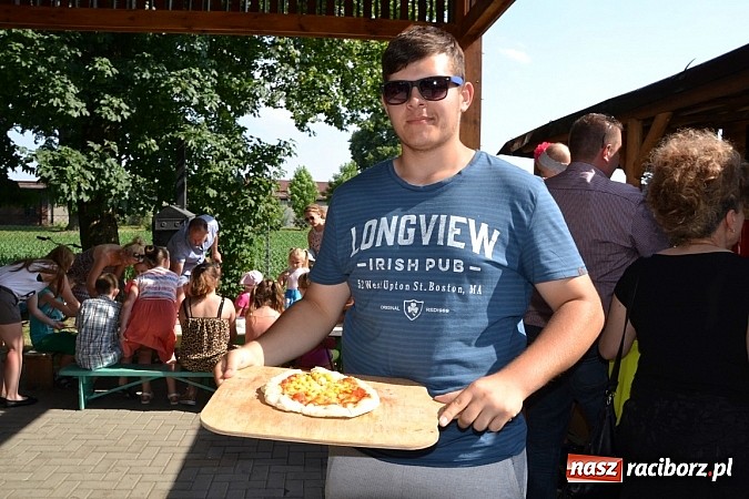 Zdjęcie w galerii na portalu naszraciborz.pl: Czerwony Kapturek, wilk, babcia i gajowy na festynie w Krzyżanowicach  wiadomości z regionu