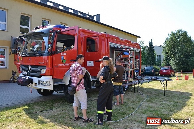 Zdjęcie w galerii na portalu naszraciborz.pl: Czerwony Kapturek, wilk, babcia i gajowy na festynie w Krzyżanowicach  wiadomości z regionu