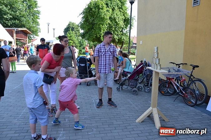 Zdjęcie w galerii na portalu naszraciborz.pl: Czerwony Kapturek, wilk, babcia i gajowy na festynie w Krzyżanowicach  wiadomości z regionu