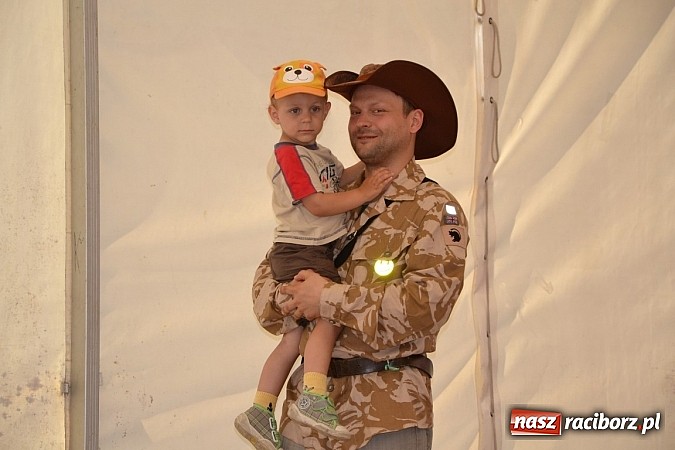 Zdjęcie w galerii na portalu naszraciborz.pl: Czerwony Kapturek, wilk, babcia i gajowy na festynie w Krzyżanowicach  wiadomości z regionu