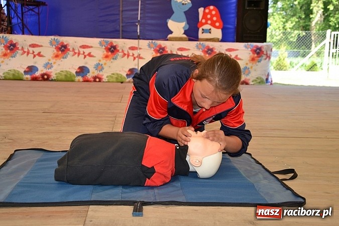 Zdjęcie w galerii na portalu naszraciborz.pl: Czerwony Kapturek, wilk, babcia i gajowy na festynie w Krzyżanowicach  wiadomości z regionu