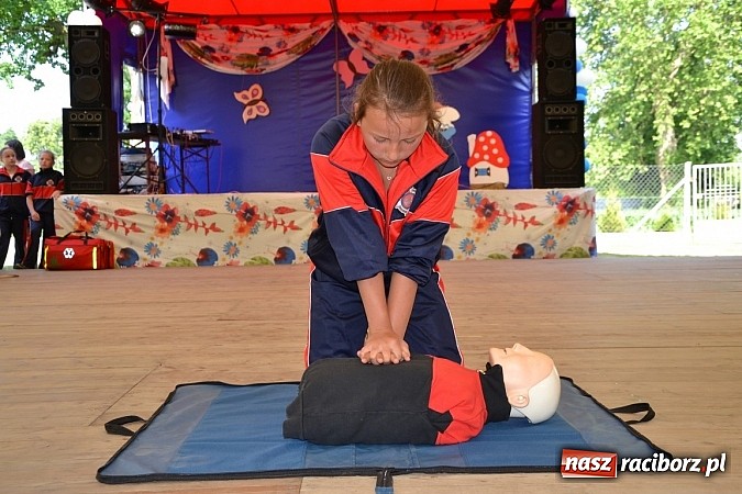 Zdjęcie w galerii na portalu naszraciborz.pl: Czerwony Kapturek, wilk, babcia i gajowy na festynie w Krzyżanowicach  wiadomości z regionu