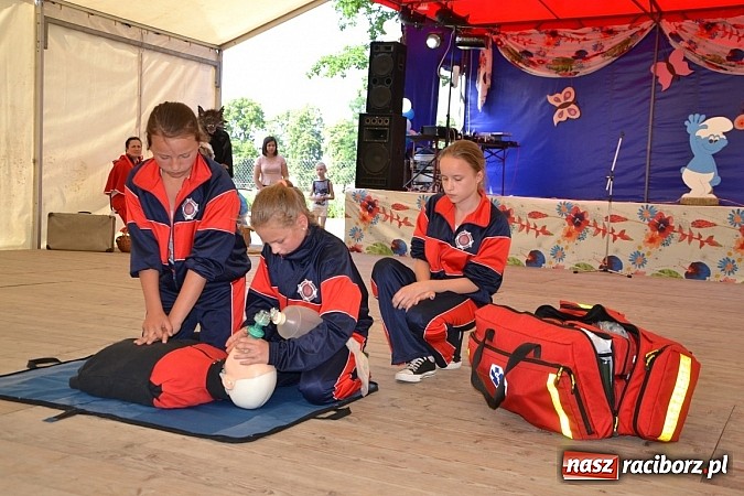 Zdjęcie w galerii na portalu naszraciborz.pl: Czerwony Kapturek, wilk, babcia i gajowy na festynie w Krzyżanowicach  wiadomości z regionu