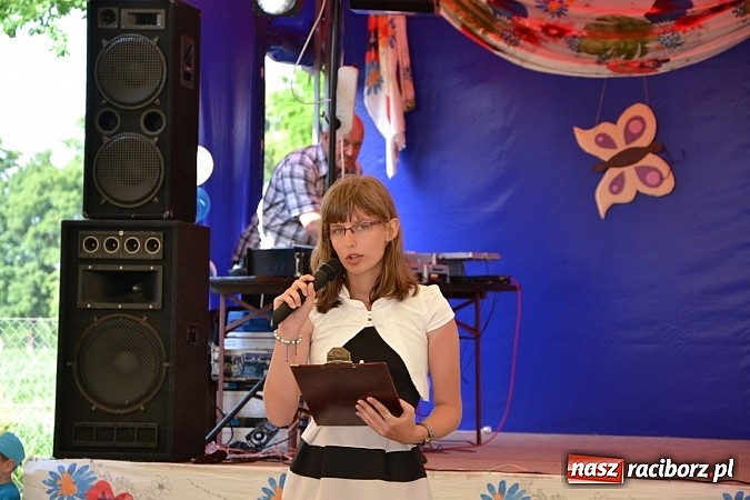 Zdjęcie w galerii na portalu naszraciborz.pl: Czerwony Kapturek, wilk, babcia i gajowy na festynie w Krzyżanowicach  wiadomości z regionu