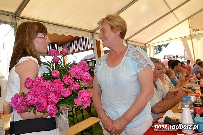 Zdjęcie w galerii na portalu naszraciborz.pl: Czerwony Kapturek, wilk, babcia i gajowy na festynie w Krzyżanowicach  wiadomości z regionu