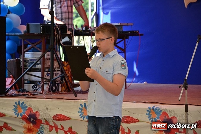 Zdjęcie w galerii na portalu naszraciborz.pl: Czerwony Kapturek, wilk, babcia i gajowy na festynie w Krzyżanowicach  wiadomości z regionu