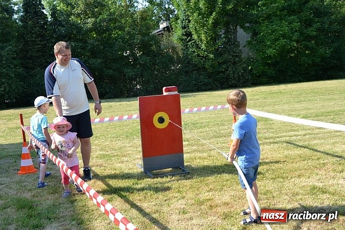 Zdjęcie w galerii na portalu naszraciborz.pl: Czerwony Kapturek, wilk, babcia i gajowy na festynie w Krzyżanowicach  wiadomości z regionu
