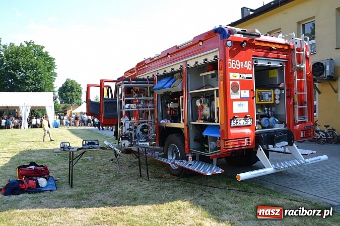 Zdjęcie w galerii na portalu naszraciborz.pl: Czerwony Kapturek, wilk, babcia i gajowy na festynie w Krzyżanowicach  wiadomości z regionu