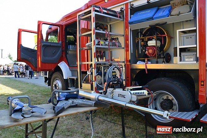 Zdjęcie w galerii na portalu naszraciborz.pl: Czerwony Kapturek, wilk, babcia i gajowy na festynie w Krzyżanowicach  wiadomości z regionu