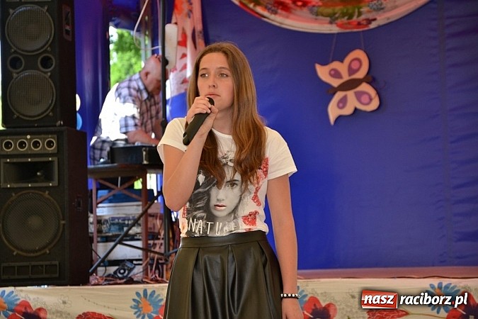 Zdjęcie w galerii na portalu naszraciborz.pl: Czerwony Kapturek, wilk, babcia i gajowy na festynie w Krzyżanowicach  wiadomości z regionu