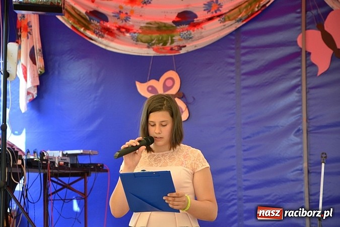 Zdjęcie w galerii na portalu naszraciborz.pl: Czerwony Kapturek, wilk, babcia i gajowy na festynie w Krzyżanowicach  wiadomości z regionu