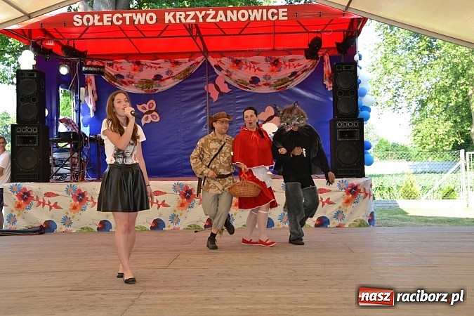 Zdjęcie w galerii na portalu naszraciborz.pl: Czerwony Kapturek, wilk, babcia i gajowy na festynie w Krzyżanowicach  wiadomości z regionu