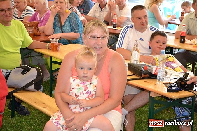 Zdjęcie w galerii na portalu naszraciborz.pl: Czerwony Kapturek, wilk, babcia i gajowy na festynie w Krzyżanowicach  wiadomości z regionu