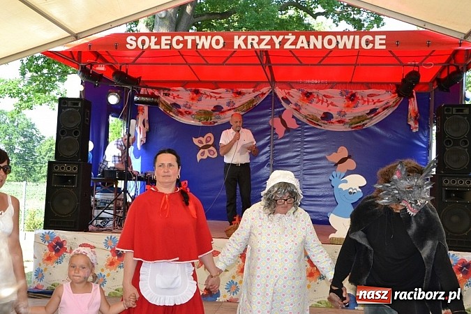 Zdjęcie w galerii na portalu naszraciborz.pl: Czerwony Kapturek, wilk, babcia i gajowy na festynie w Krzyżanowicach  wiadomości z regionu