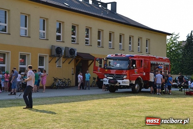 Zdjęcie w galerii na portalu naszraciborz.pl: Czerwony Kapturek, wilk, babcia i gajowy na festynie w Krzyżanowicach  wiadomości z regionu