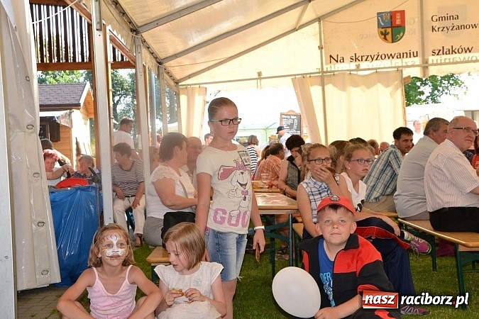 Zdjęcie w galerii na portalu naszraciborz.pl: Czerwony Kapturek, wilk, babcia i gajowy na festynie w Krzyżanowicach  wiadomości z regionu