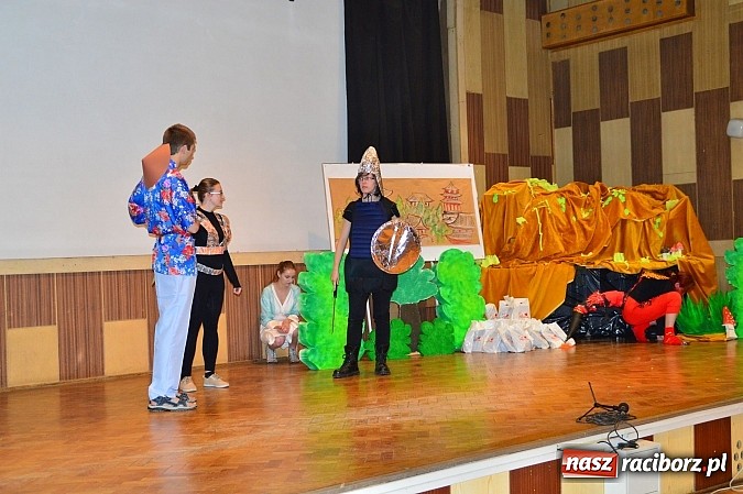 Zdjęcie w galerii na portalu naszraciborz.pl: Teatrzyk po śląsku oraz gry i zabawy dla dzieci w PWSZ wiadomości z regionu