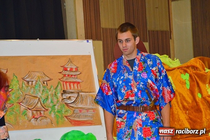 Zdjęcie w galerii na portalu naszraciborz.pl: Teatrzyk po śląsku oraz gry i zabawy dla dzieci w PWSZ wiadomości z regionu