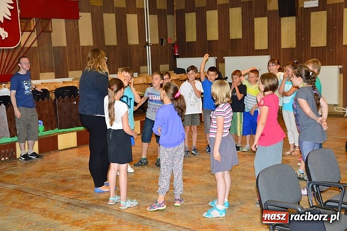 Zdjęcie w galerii na portalu naszraciborz.pl: Teatrzyk po śląsku oraz gry i zabawy dla dzieci w PWSZ wiadomości z regionu